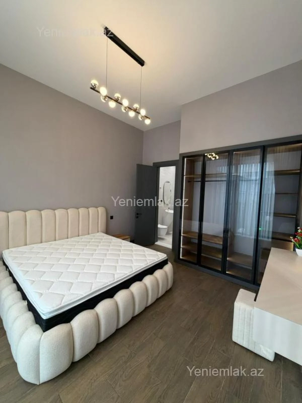 Satılır 5 otaqlı həyət evi 250 m²
