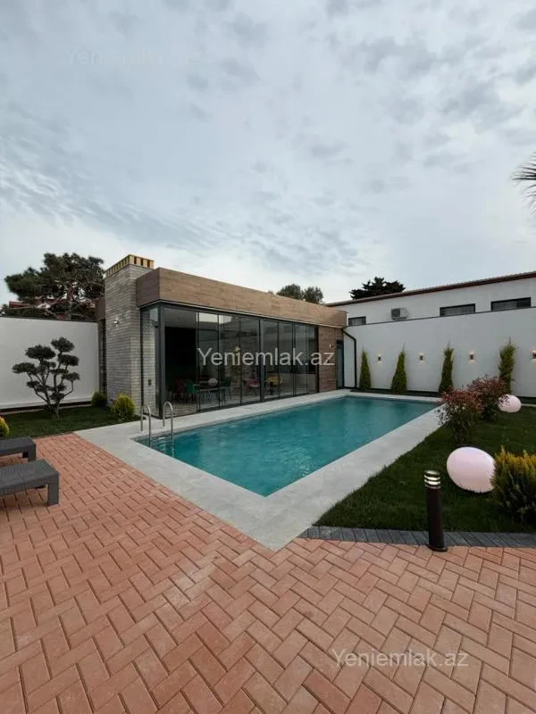 Satılır 5 otaqlı həyət evi 250 m²