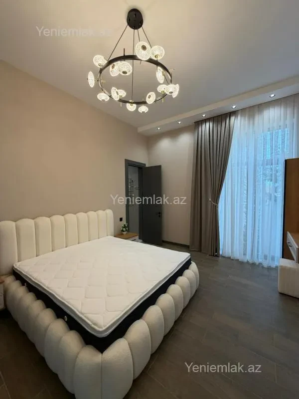Satılır 5 otaqlı həyət evi 250 m²