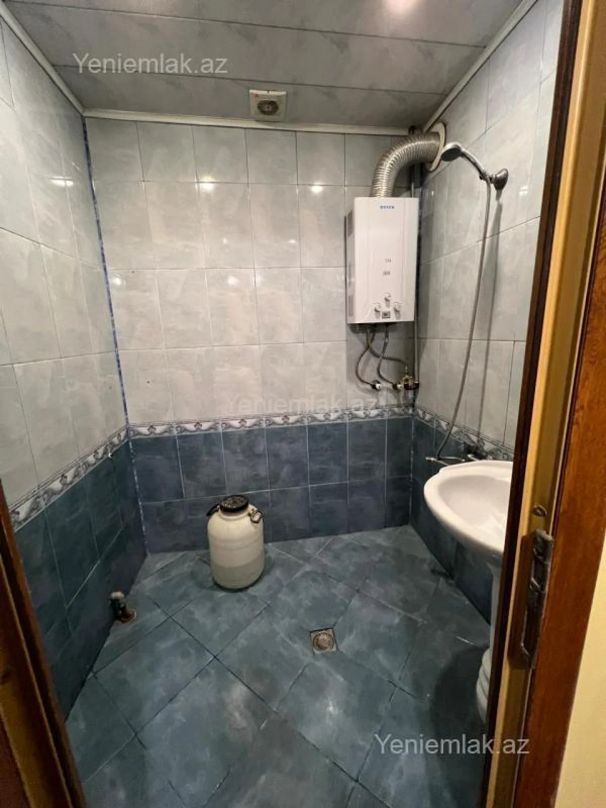 Satılır 2 otaqlı köhnə tikili 55 m²