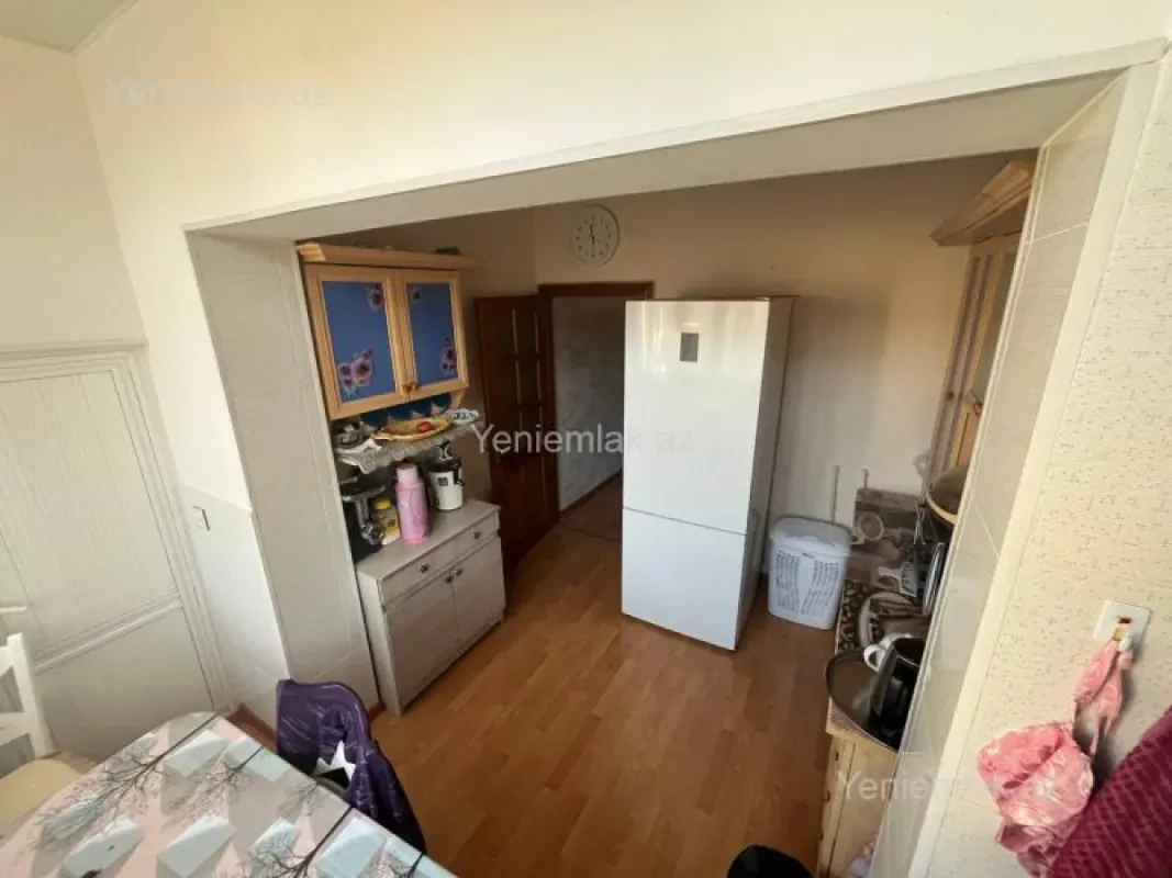 Satılır 4 otaqlı köhnə tikili 115 m²