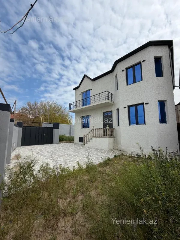 Satılır 5 otaqlı həyət evi 3 m²