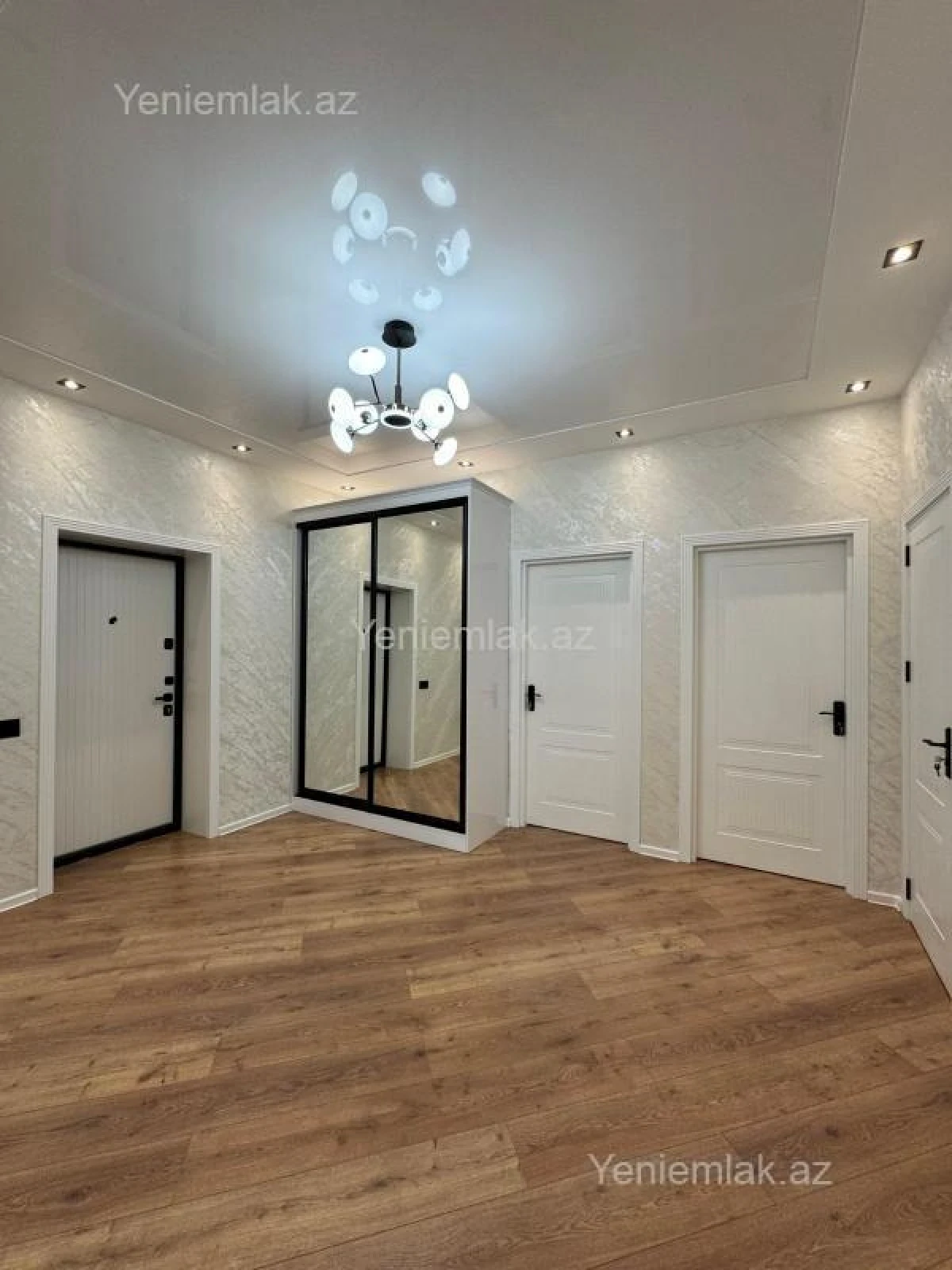 Satılır 4 otaqlı yeni tikili 160 m²