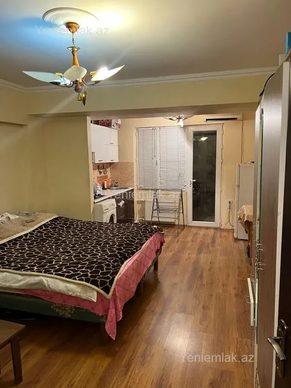 Satılır 1 otaqlı köhnə tikili 38 m²