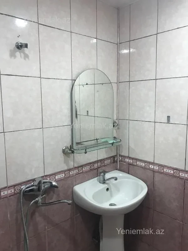 Satılır 2 otaqlı köhnə tikili 55 m²