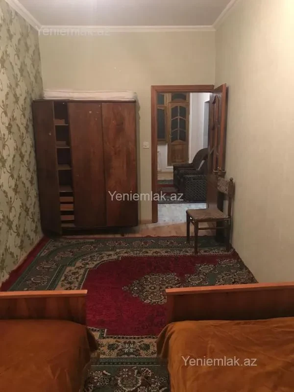Satılır 2 otaqlı köhnə tikili 55 m²