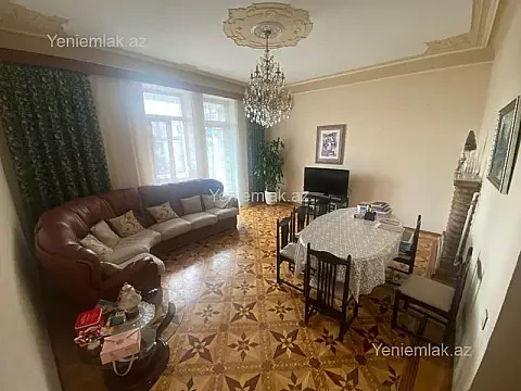 Satılır 2 otaqlı köhnə tikili 70 m²
