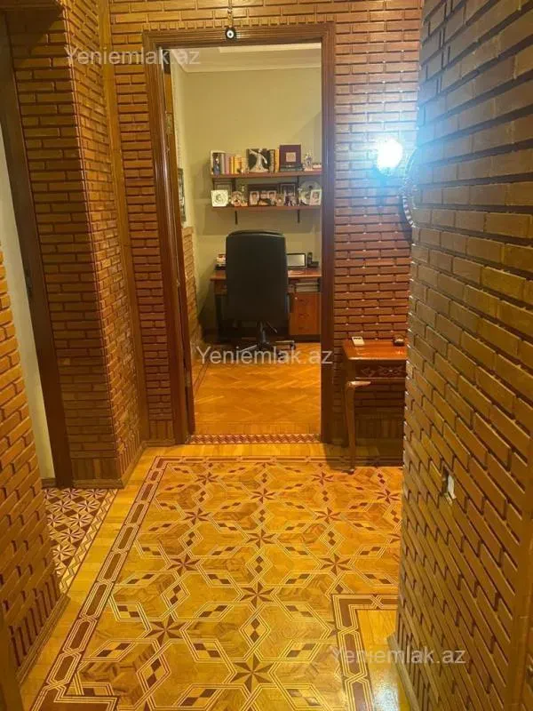 Satılır 2 otaqlı köhnə tikili 70 m²