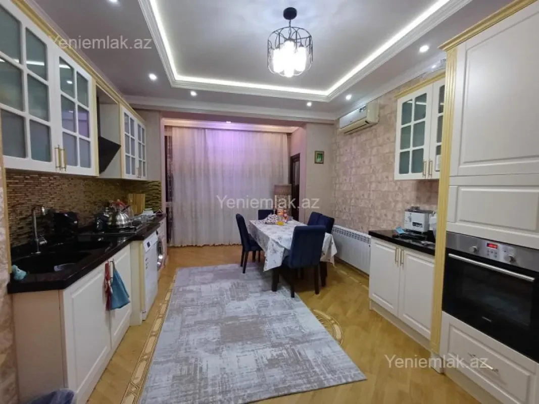 Satılır 3 otaqlı yeni tikili 136 m²