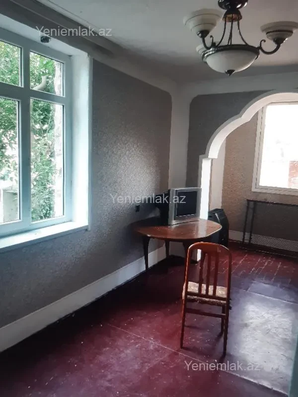 Satılır 1 otaqlı köhnə tikili 37 m²