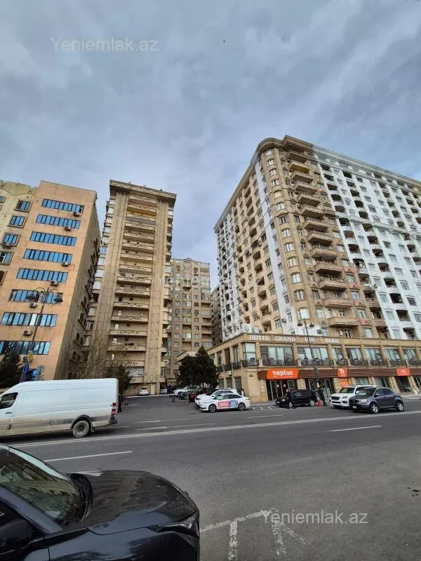 Satılır 4 otaqlı yeni tikili 181 m²