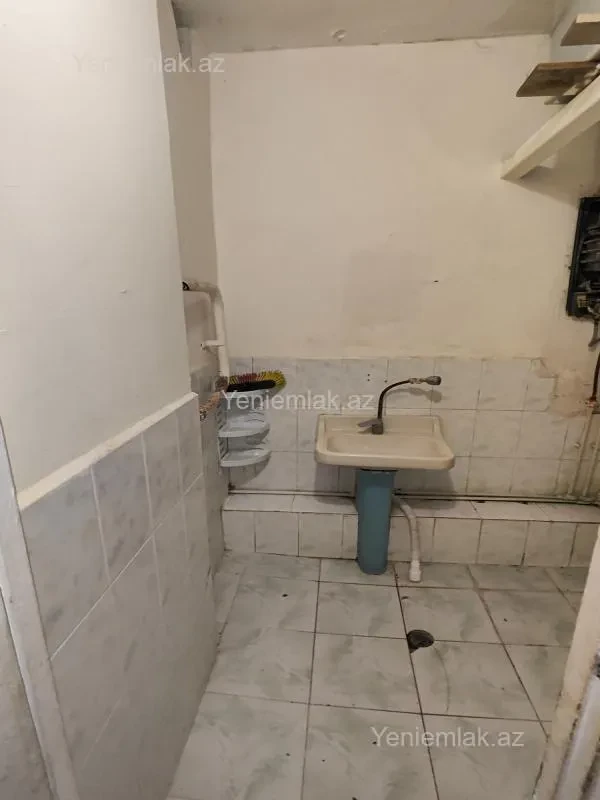 Satılır 2 otaqlı köhnə tikili 60 m²