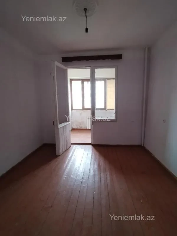 Satılır 2 otaqlı köhnə tikili 60 m²