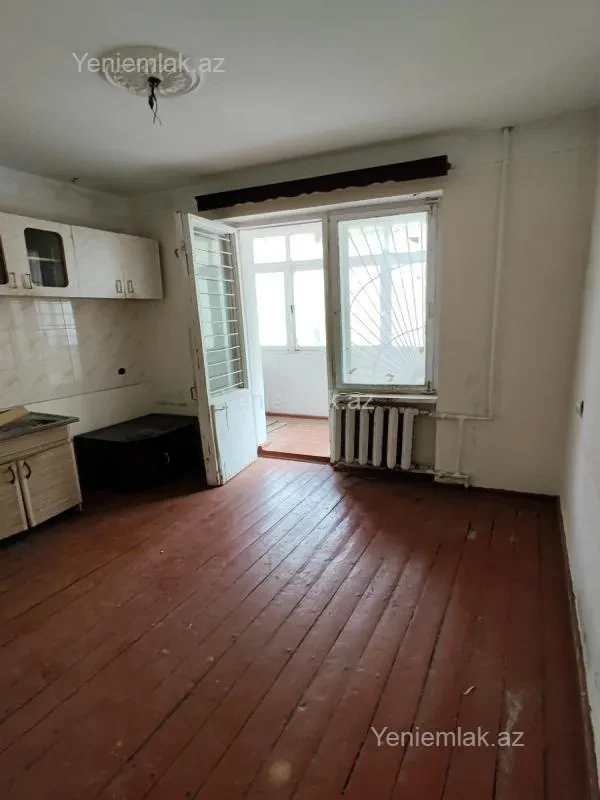 Satılır 2 otaqlı köhnə tikili 60 m²