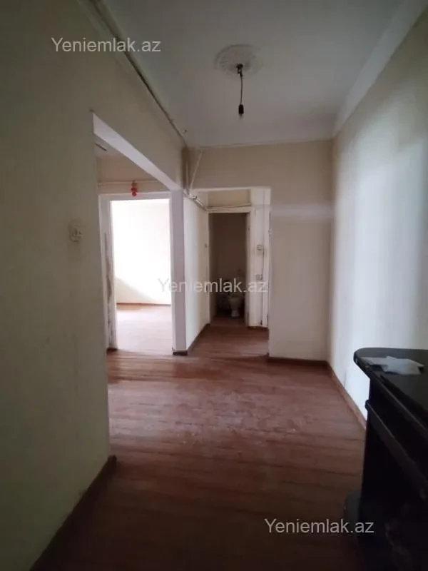 Satılır 2 otaqlı köhnə tikili 60 m²