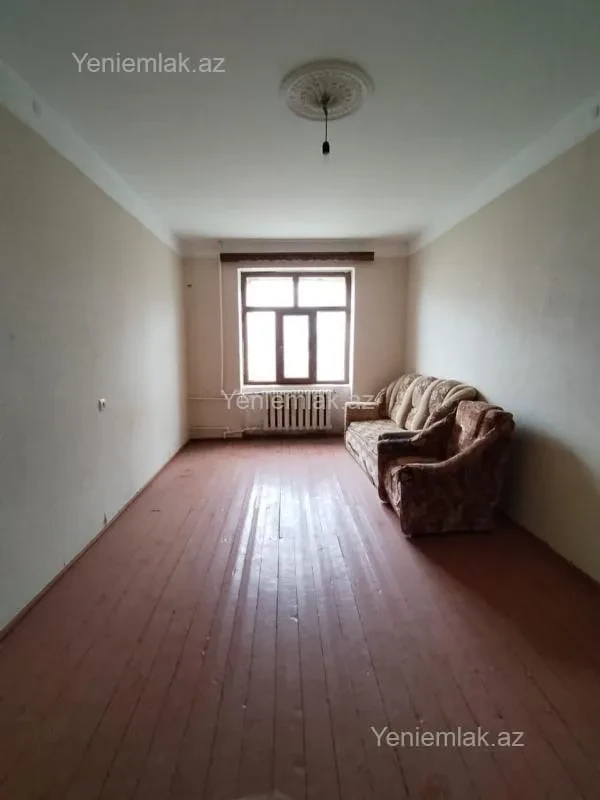 Satılır 2 otaqlı köhnə tikili 60 m²
