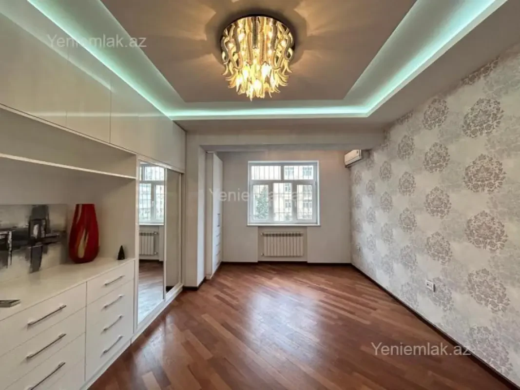 Satılır 4 otaqlı yeni tikili 130 m²