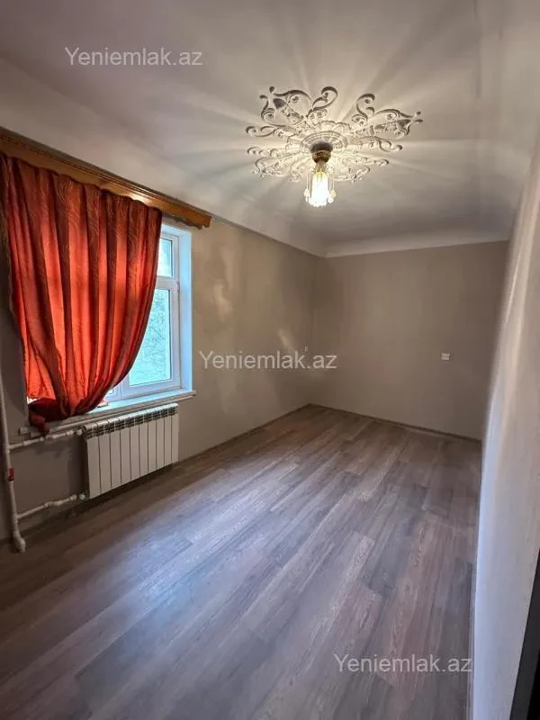 Satılır 2 otaqlı köhnə tikili 55 m²