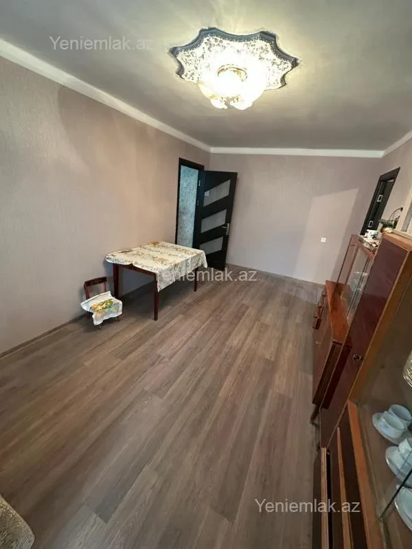 Satılır 2 otaqlı köhnə tikili 55 m²