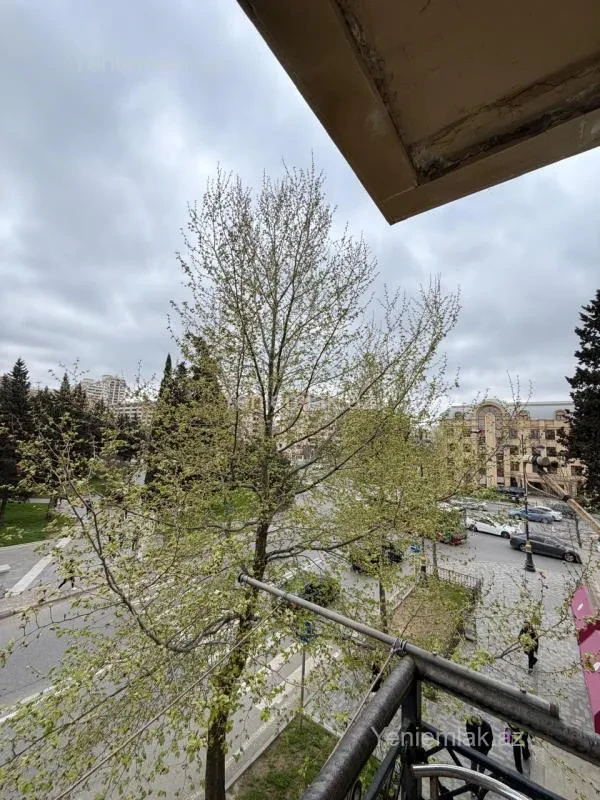 Satılır 2 otaqlı köhnə tikili 53 m²