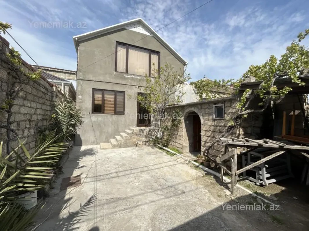 Satılır 6 otaqlı həyət evi 140 m²