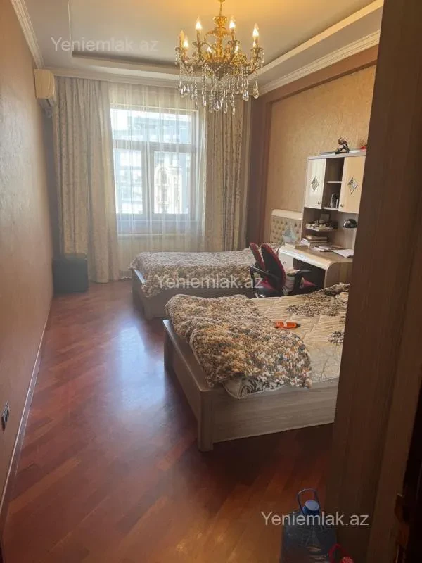 Satılır 4 otaqlı yeni tikili 168.1 m²