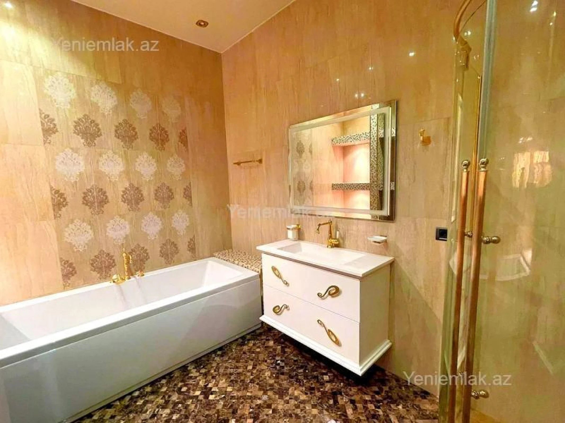 Satılır 4 otaqlı yeni tikili 235.5 m²