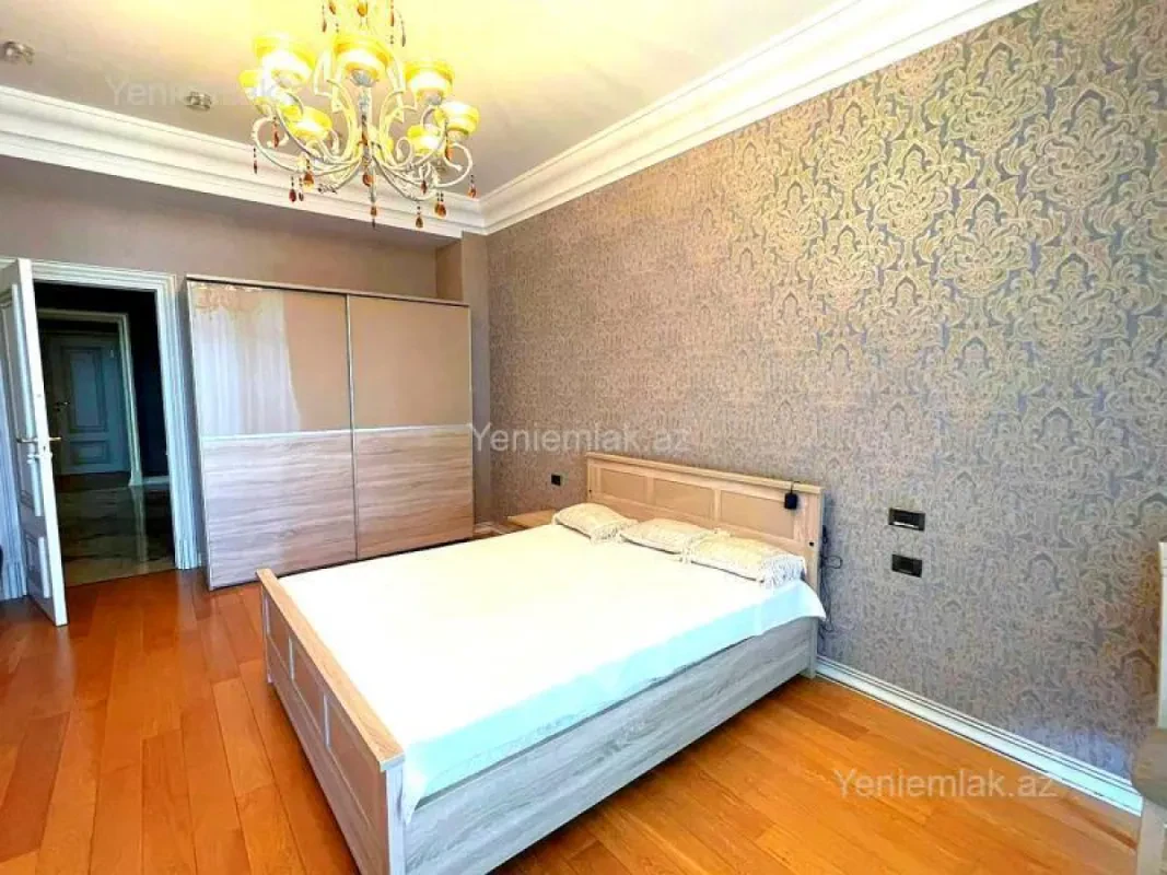 Satılır 4 otaqlı yeni tikili 235.5 m²
