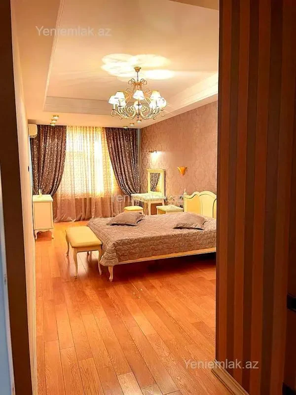 Satılır 4 otaqlı yeni tikili 235.5 m²