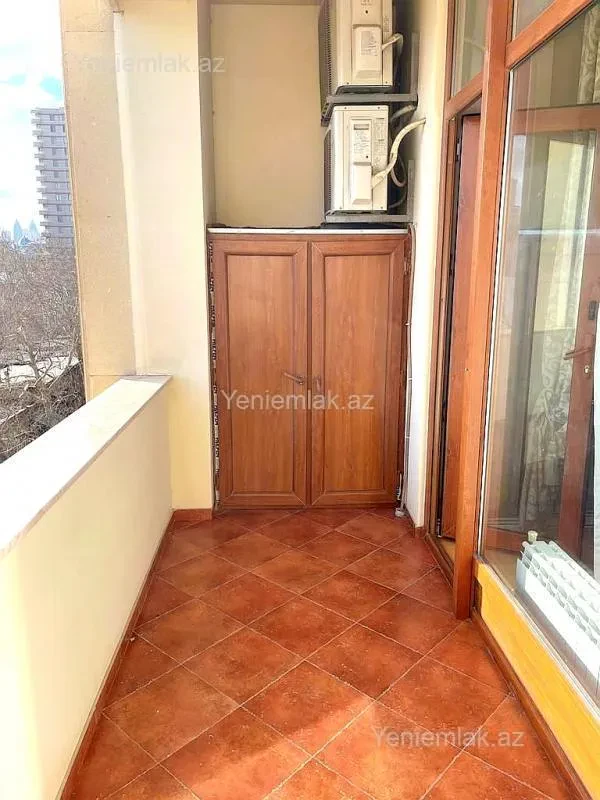 Satılır 4 otaqlı yeni tikili 235.5 m²