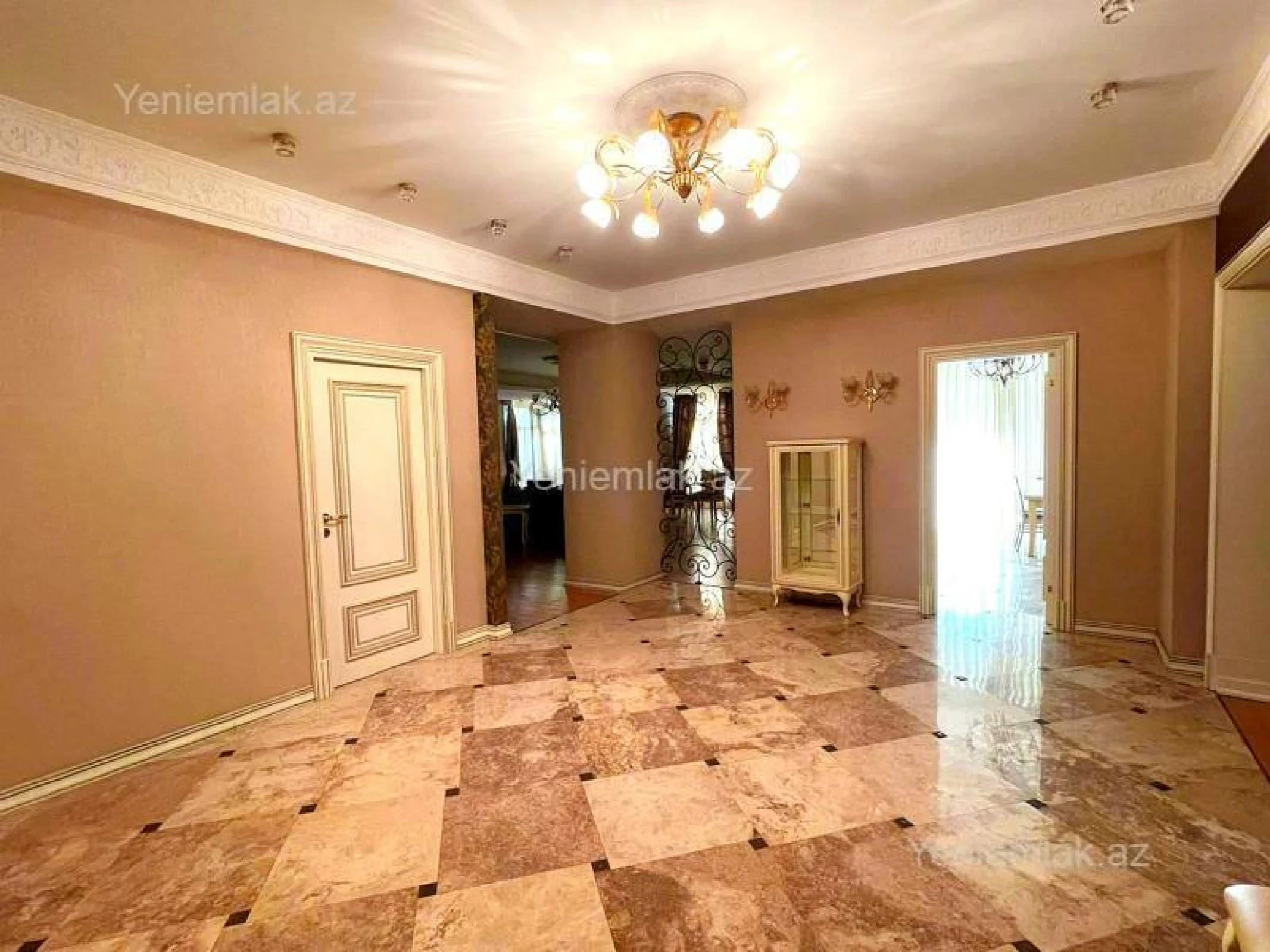 Satılır 4 otaqlı yeni tikili 235.5 m²