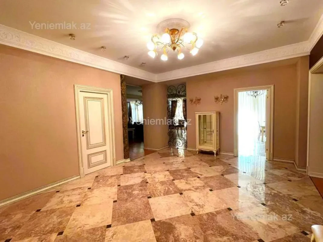 Satılır 4 otaqlı yeni tikili 235.5 m²