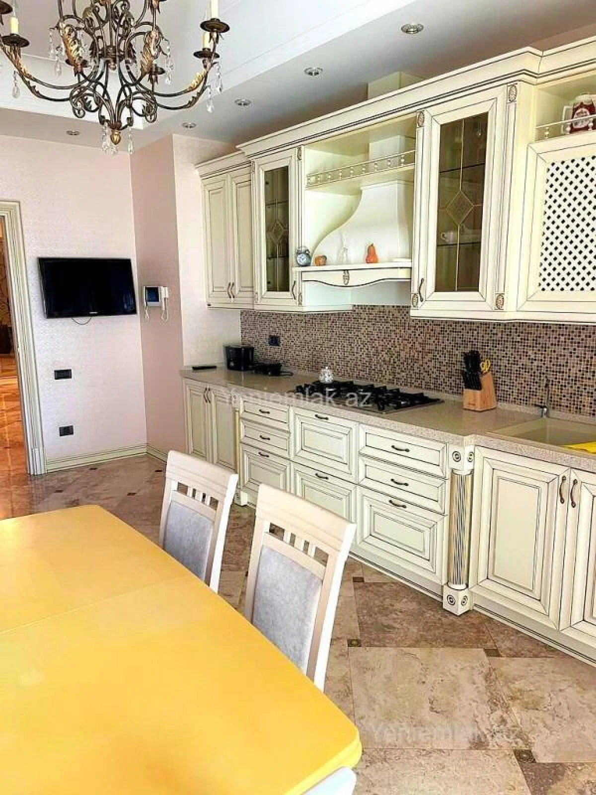 Satılır 4 otaqlı yeni tikili 235.5 m²