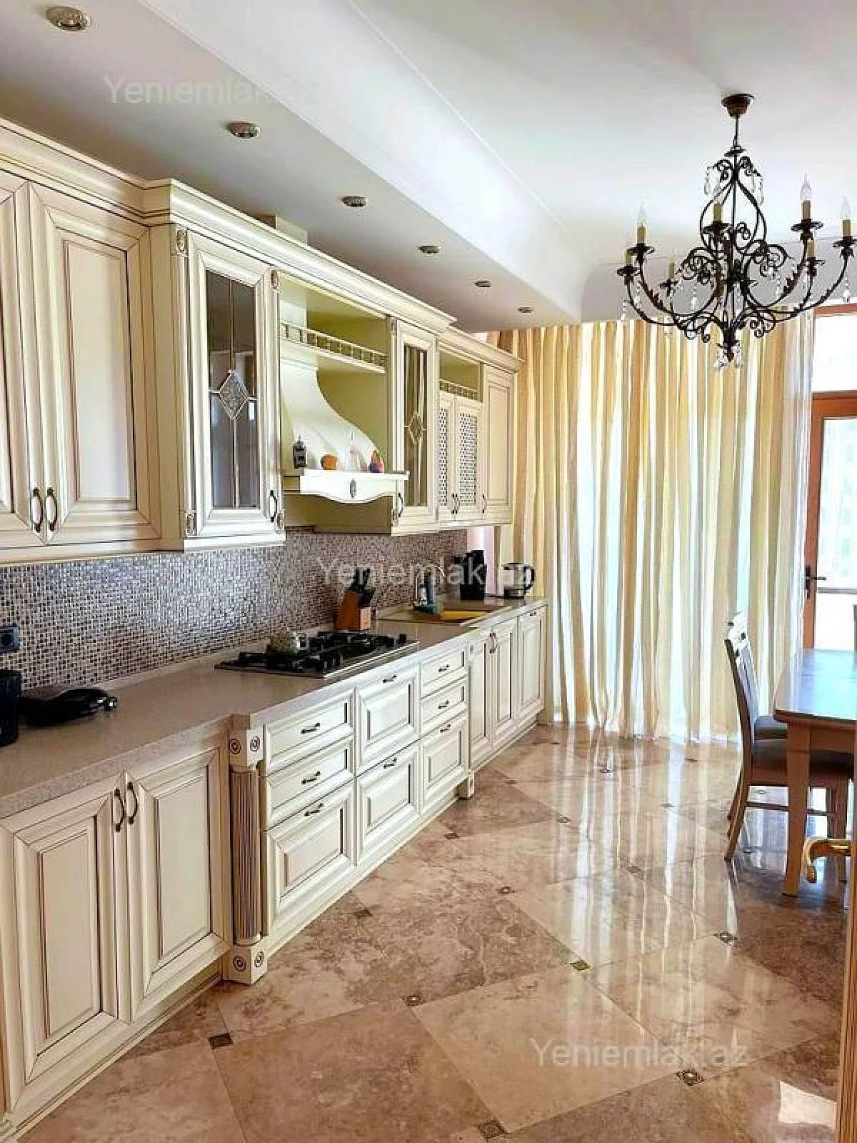 Satılır 4 otaqlı yeni tikili 235.5 m²