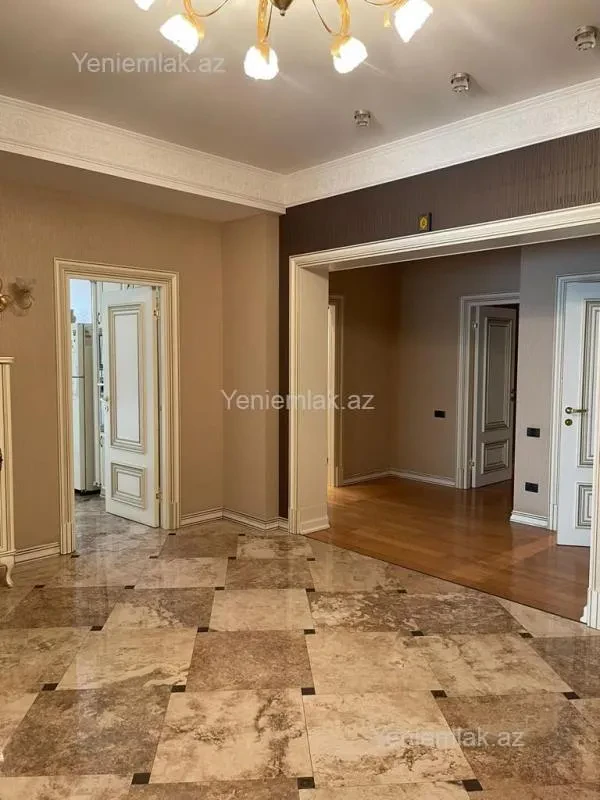 Satılır 4 otaqlı yeni tikili 235.5 m²