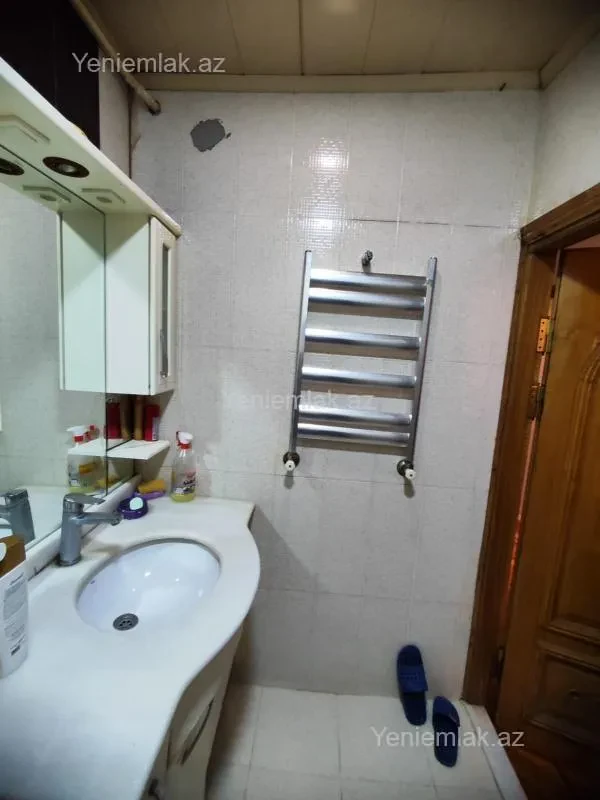 Satılır 3 otaqlı köhnə tikili 75 m²