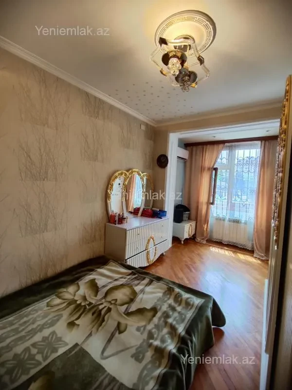Satılır 3 otaqlı köhnə tikili 75 m²