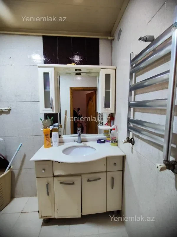 Satılır 3 otaqlı köhnə tikili 75 m²