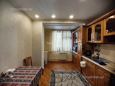 Satılır 3 otaqlı köhnə tikili 75 m²