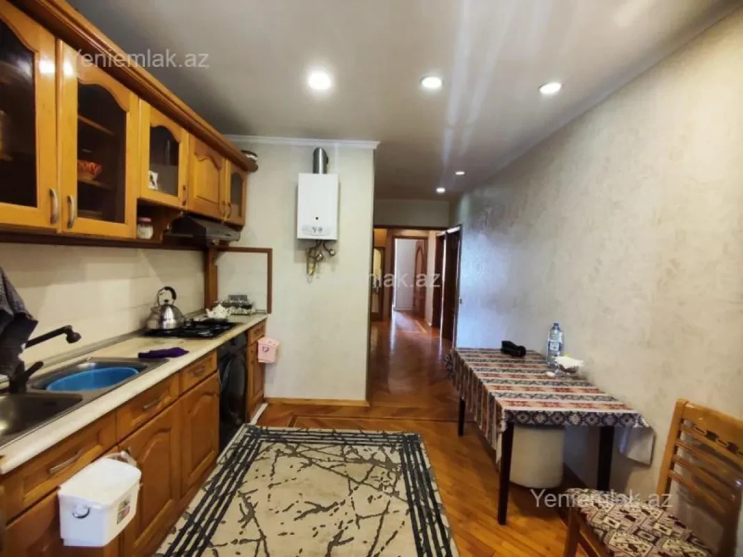 Satılır 3 otaqlı köhnə tikili 75 m²
