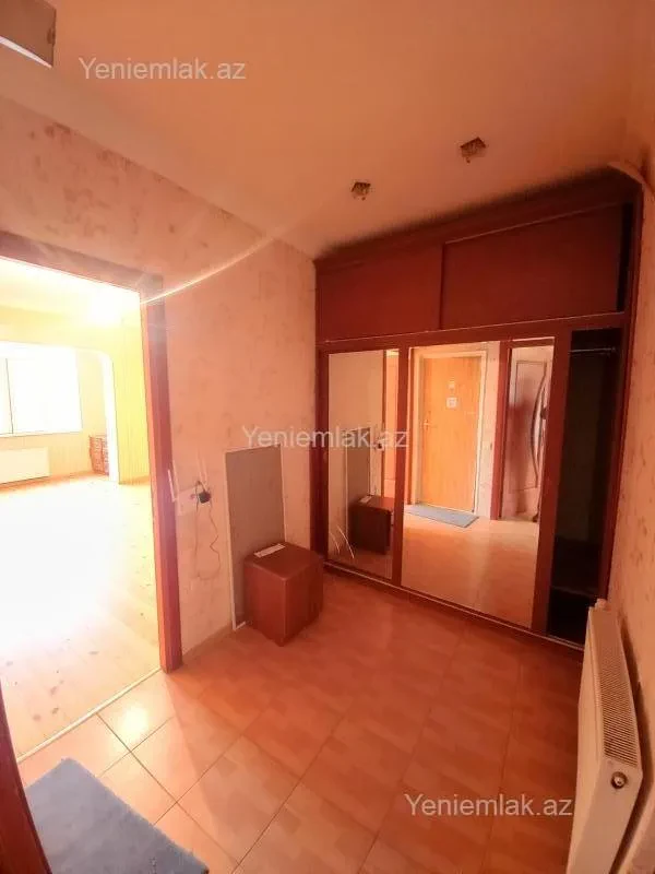 Satılır 2 otaqlı köhnə tikili 65 m²