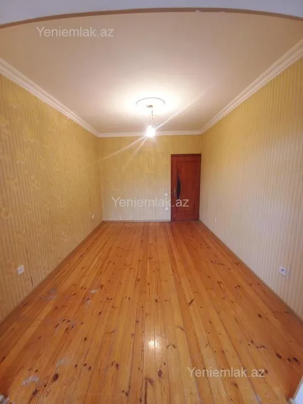 Satılır 2 otaqlı köhnə tikili 65 m²