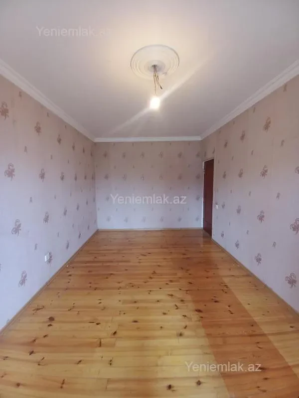 Satılır 2 otaqlı köhnə tikili 65 m²