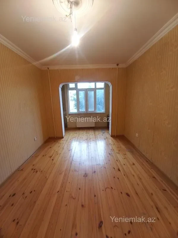 Satılır 2 otaqlı köhnə tikili 65 m²