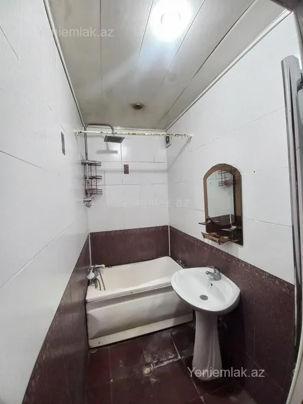 Satılır 2 otaqlı köhnə tikili 65 m²
