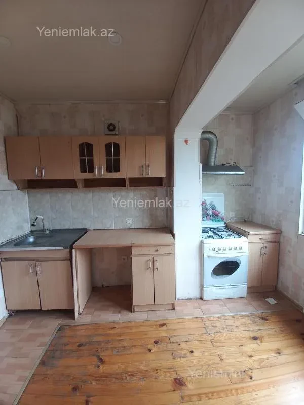 Satılır 2 otaqlı köhnə tikili 65 m²