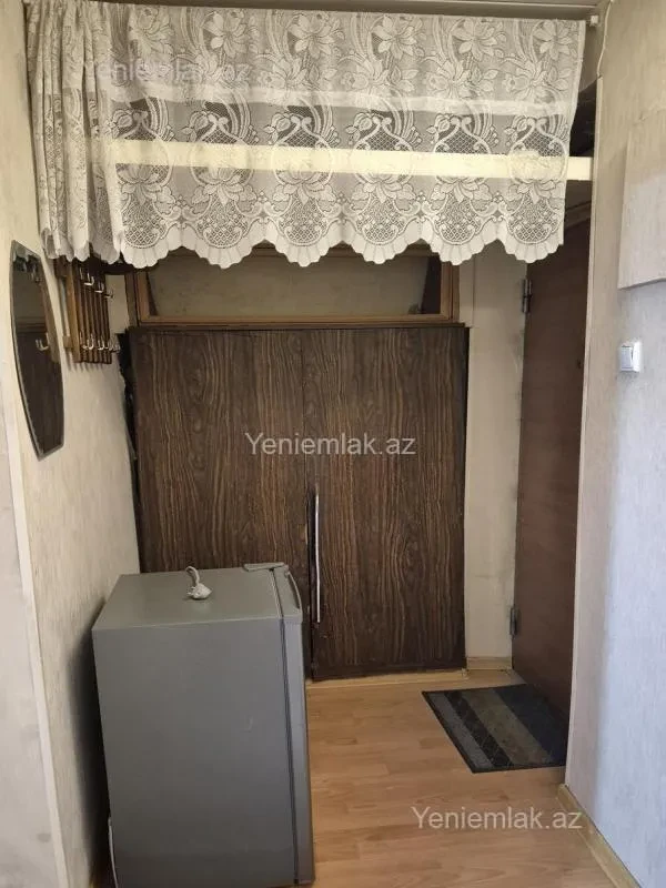 Satılır 1 otaqlı köhnə tikili 35 m²