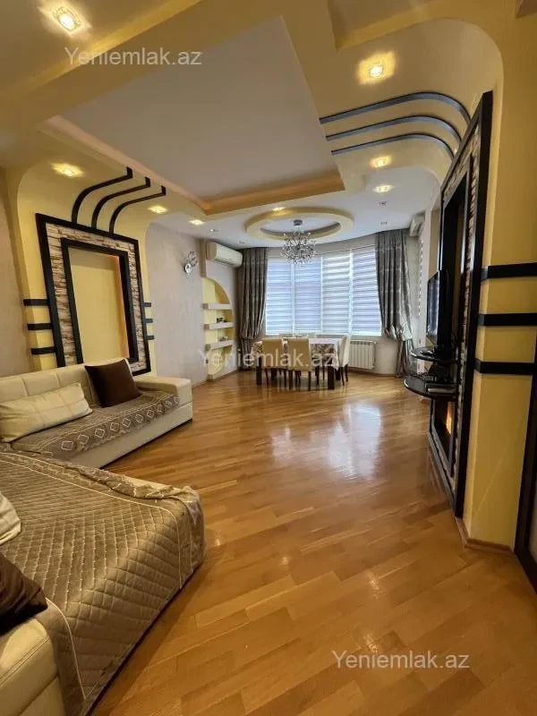 Satılır 3 otaqlı yeni tikili 130 m²