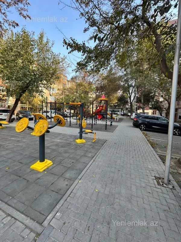 Satılır 2 otaqlı köhnə tikili 65 m²