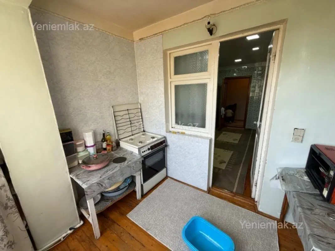 Satılır 5 otaqlı köhnə tikili 100 m²